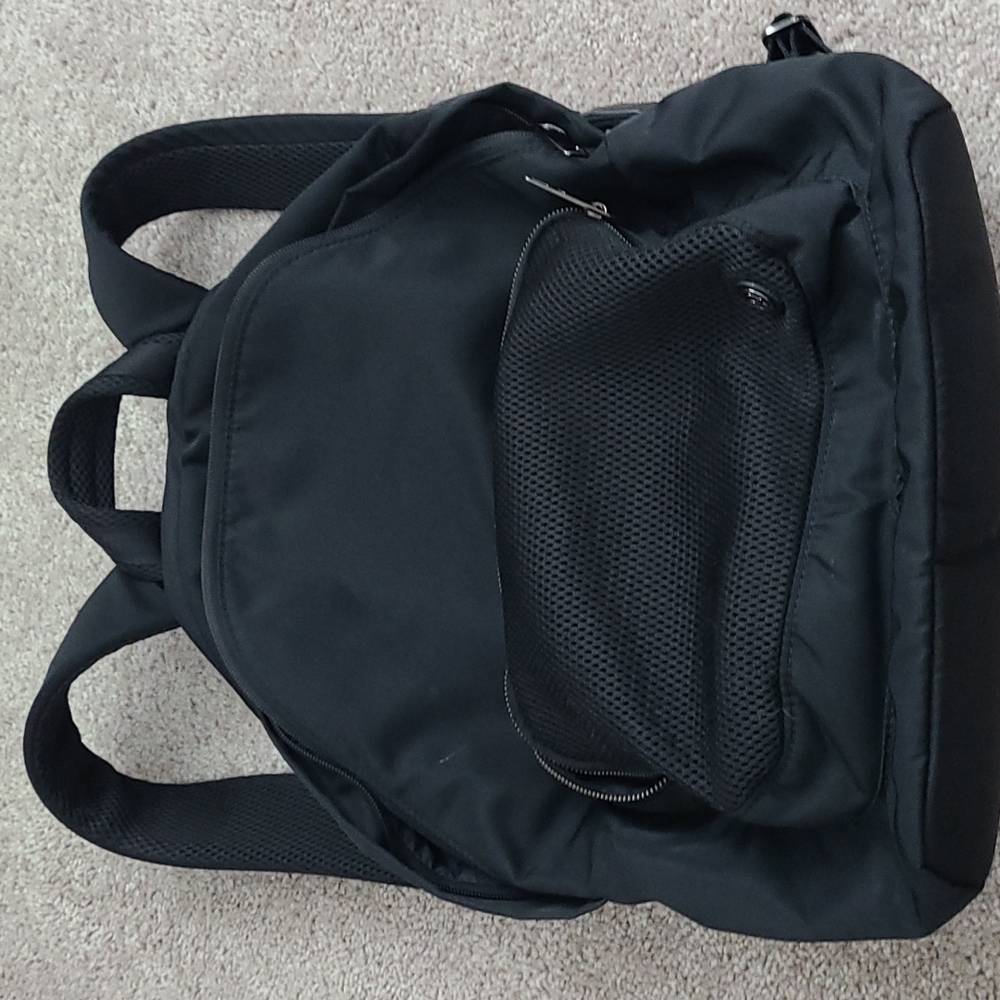 Lululemon Everywhere backpack 17L